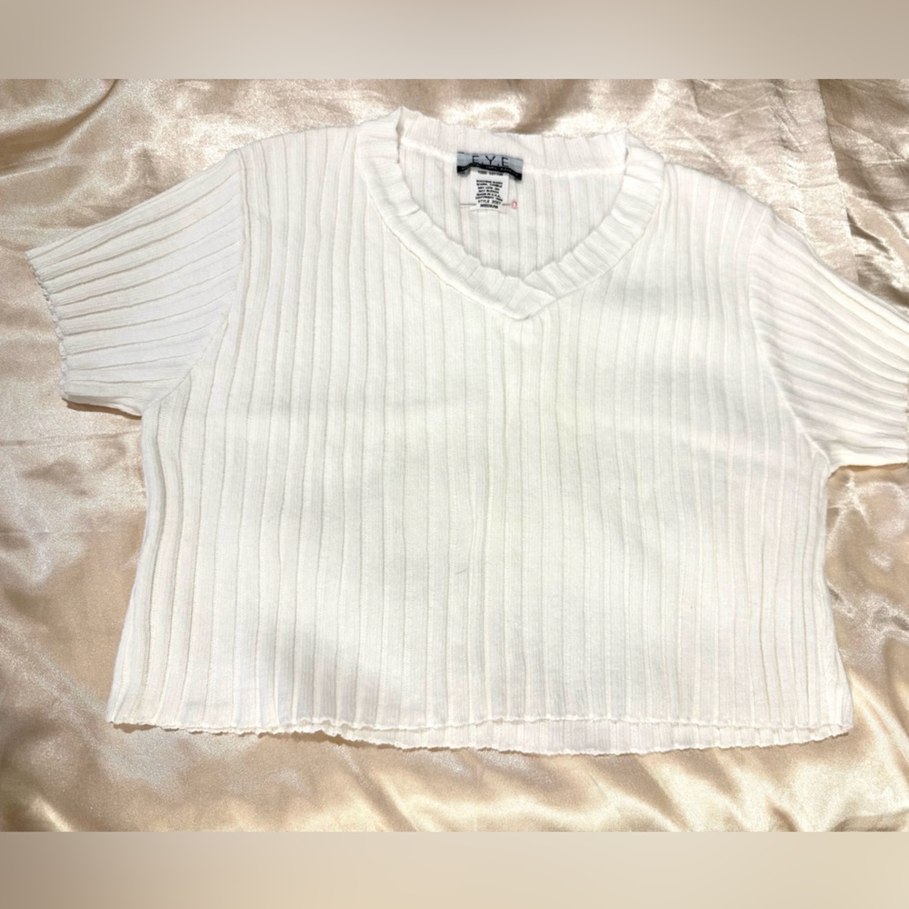 E.Y.E brand. Ribbed white top.